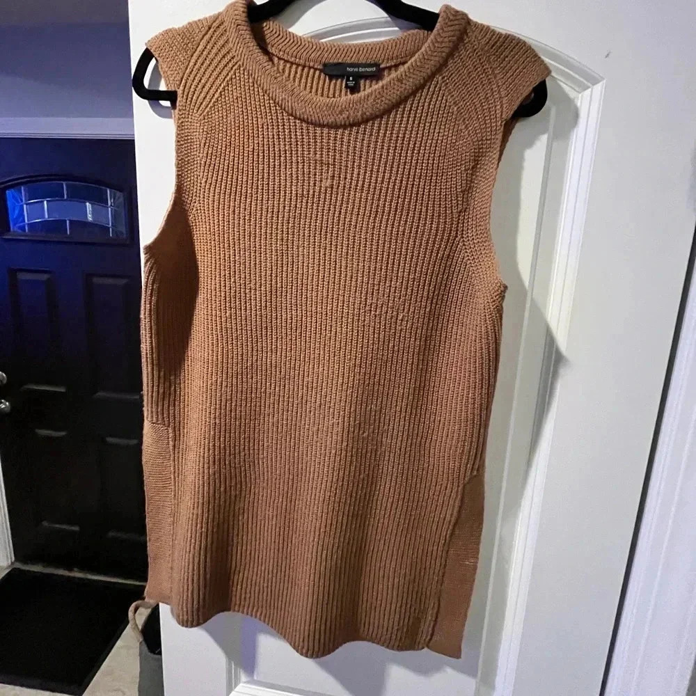 Harve Benard Sweater - Small